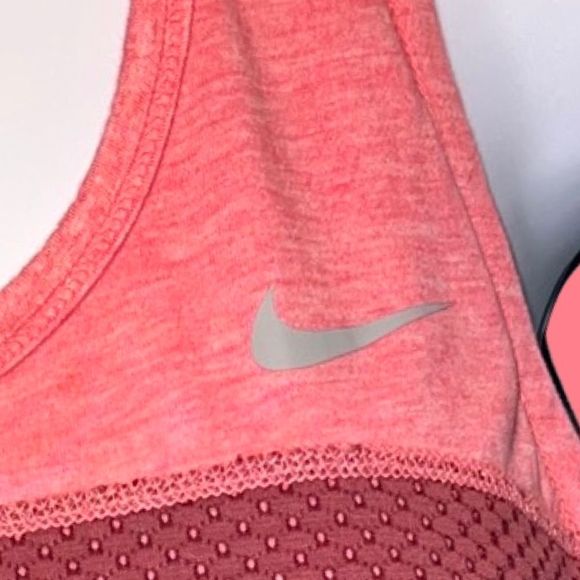 Reversible Nike Workout Tank 
Pink/Burgundy Size Mediu - Picture 3 of 5